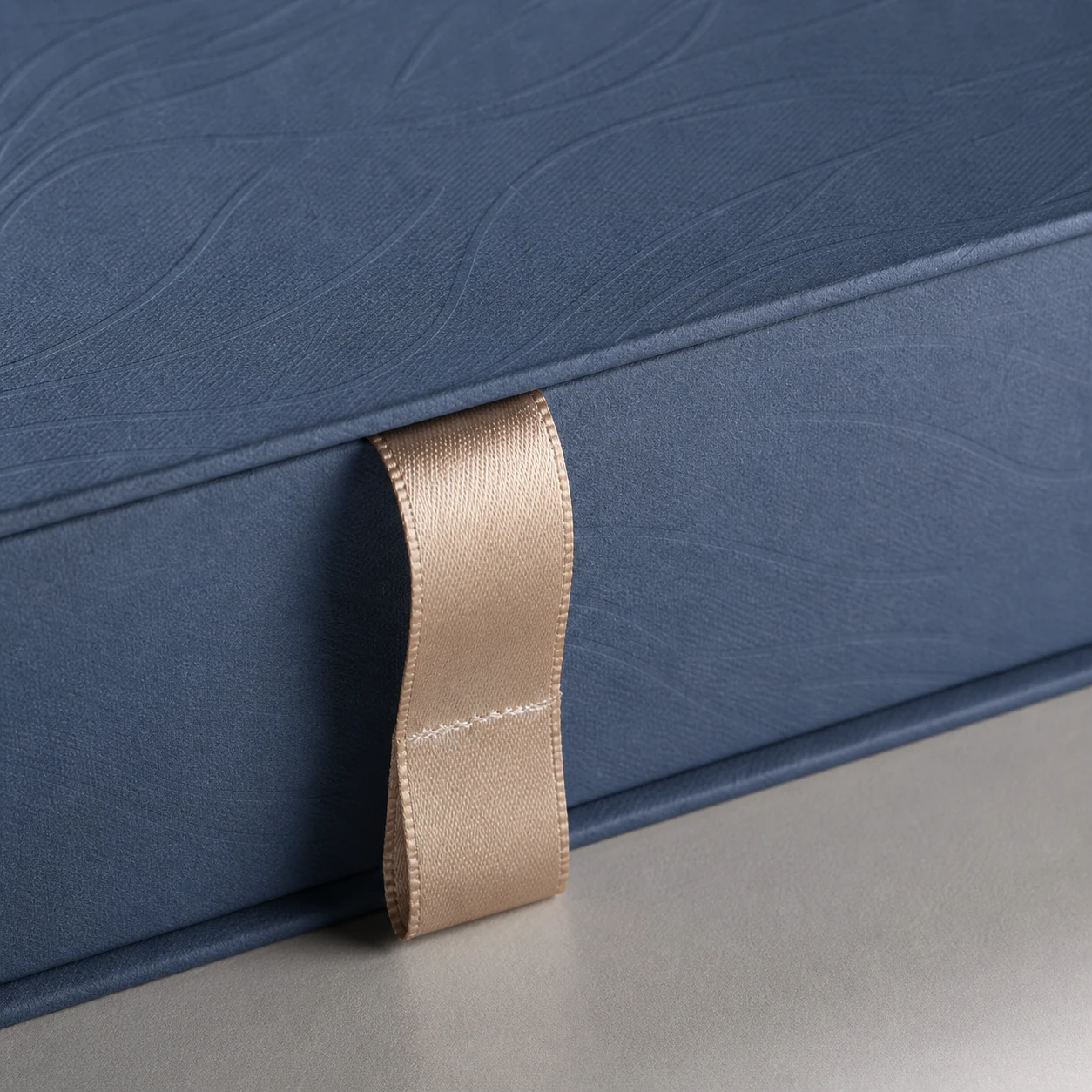 Close detail of ribbon and wrapped board